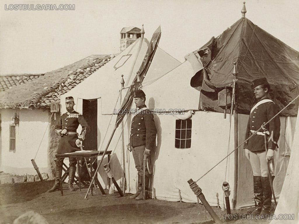 Румънският крал Карол I с охраната си пред втория си щаб в Пордим 1877 г.
