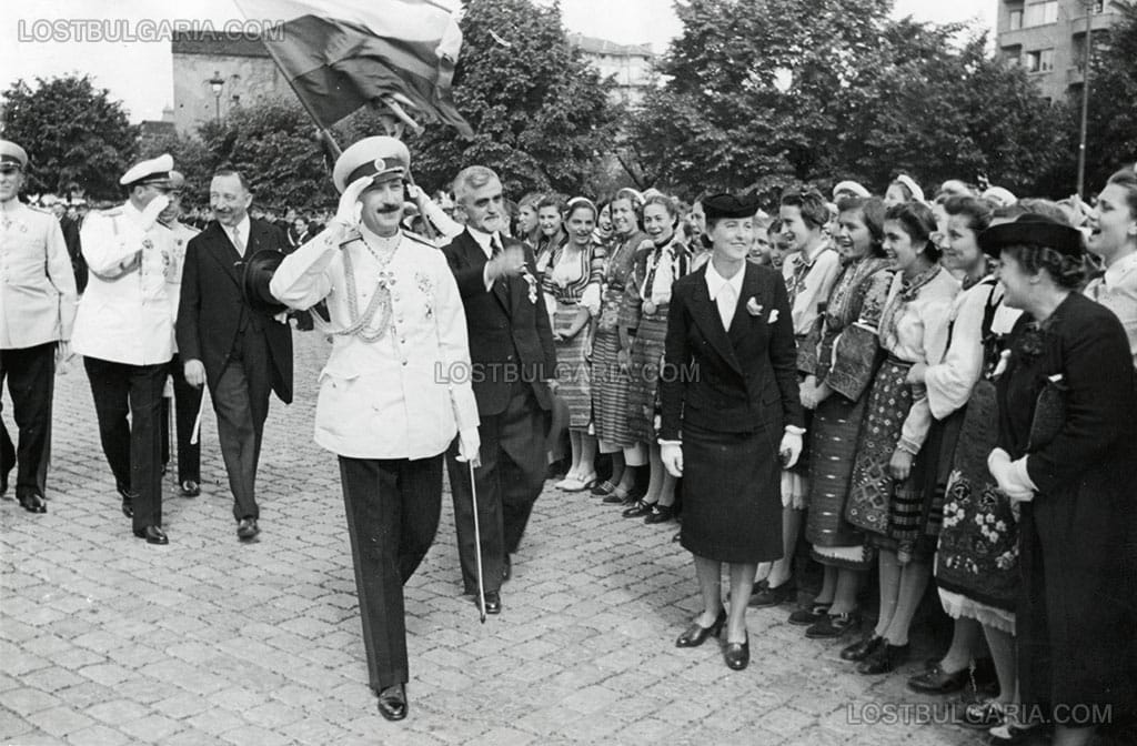 Н.В. Цар Борис III по време на празник в София, на заден план министър-председателят проф. Богдан Филов и Княз Кирил, 40-те години на ХХ век
