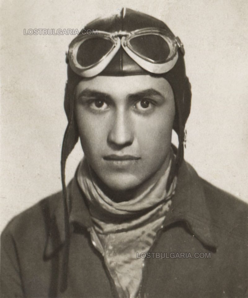 Летецът-изтребител Петър Бочев (1920-1944) като портупей-юнкер във Военното на Н.В. Училище, 1940 г.
