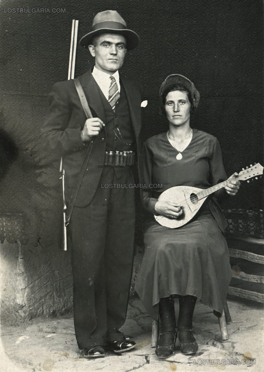 Портрет на семейна двойка от село Саботковци (Габровско), заснет на 15 юли 1934 г.