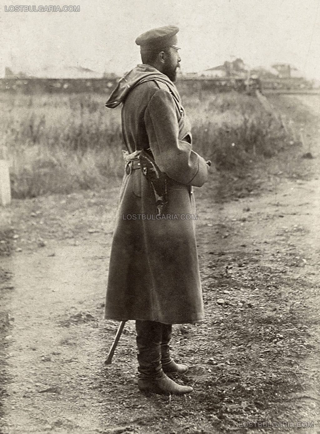 Княз Александър I Батенберг в бойна униформа след започването на Сръбско-Българската война, ноември 1885 г.