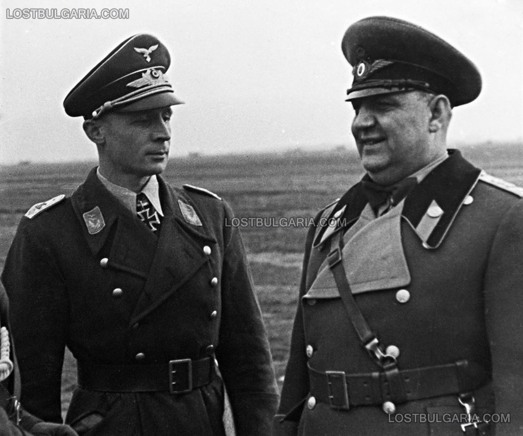 Генерал-майор Васил Бойдев, началник на Въздушните войски и неизвестен оберлейтенант от Луфтвафе, зимата на 1941 г.