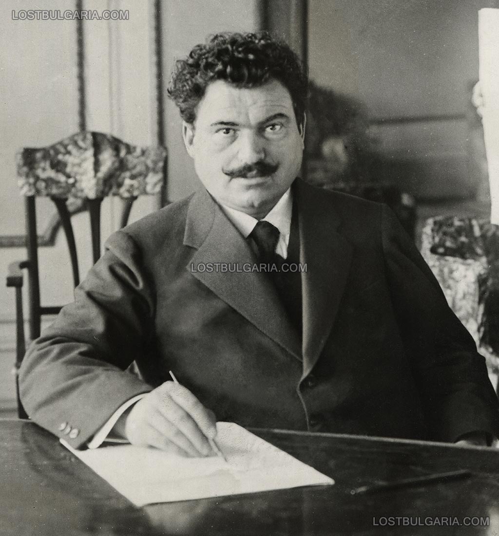 Министър председателят Александър Стамболийски, заснет в българската легация в Лондон при посещението му във Великобритания, октомври 1920 г.