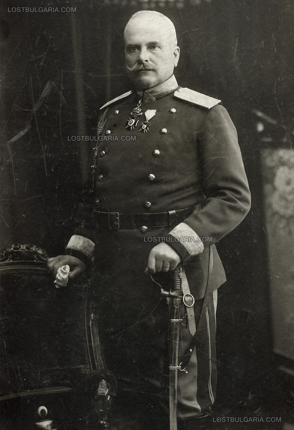 Студиен портрет на генерал Тодор Кантарджиев, вероятно заснет около 1918 година